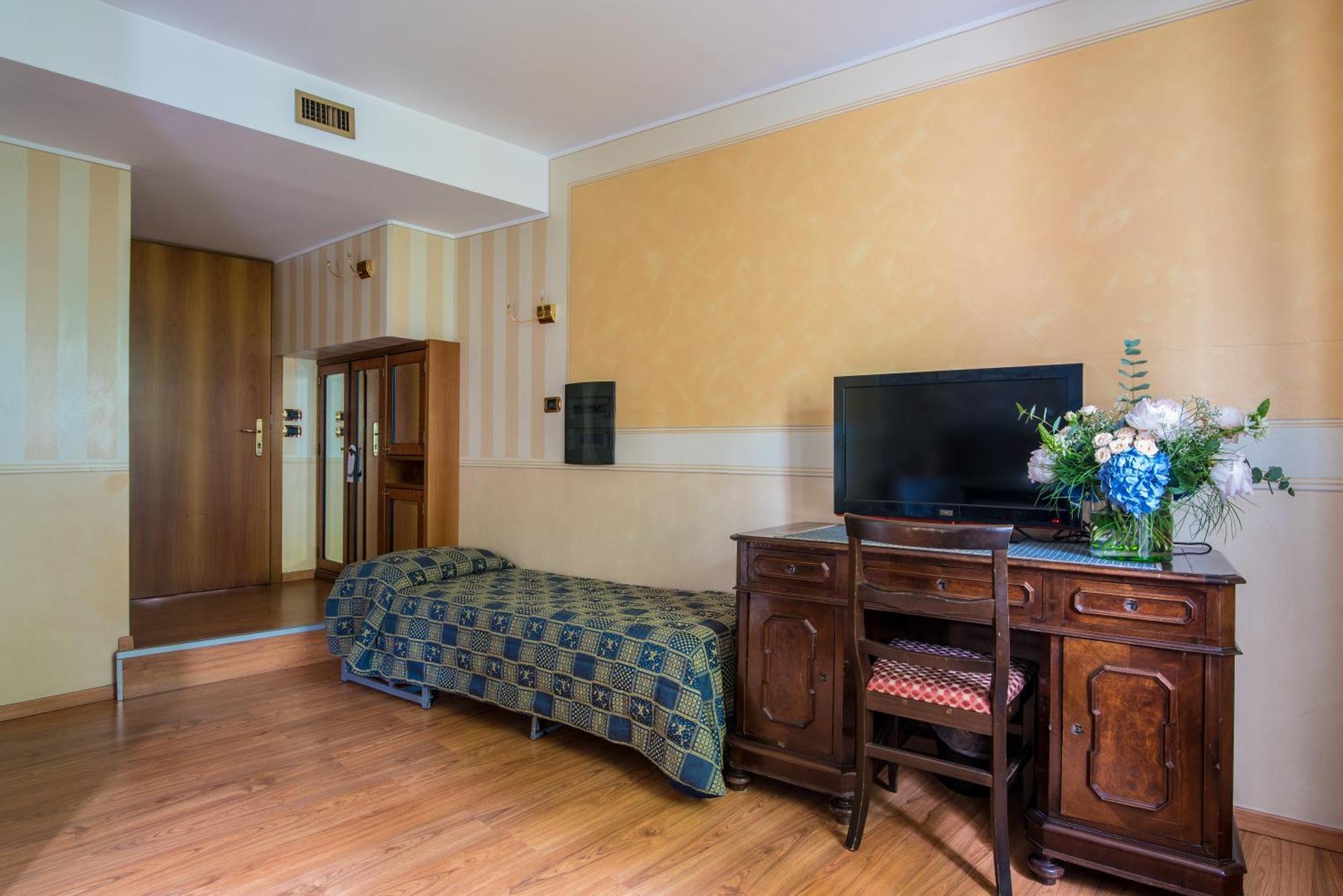 Hotel Porta Del Sole Сойано-дель-Лаго Экстерьер фото