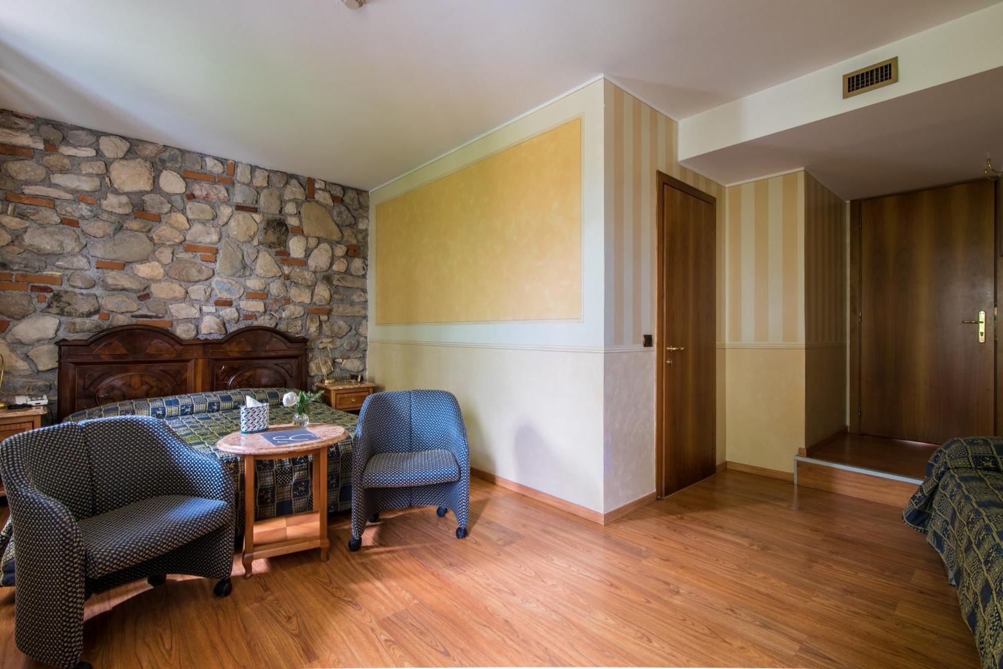 Hotel Porta Del Sole Сойано-дель-Лаго Экстерьер фото