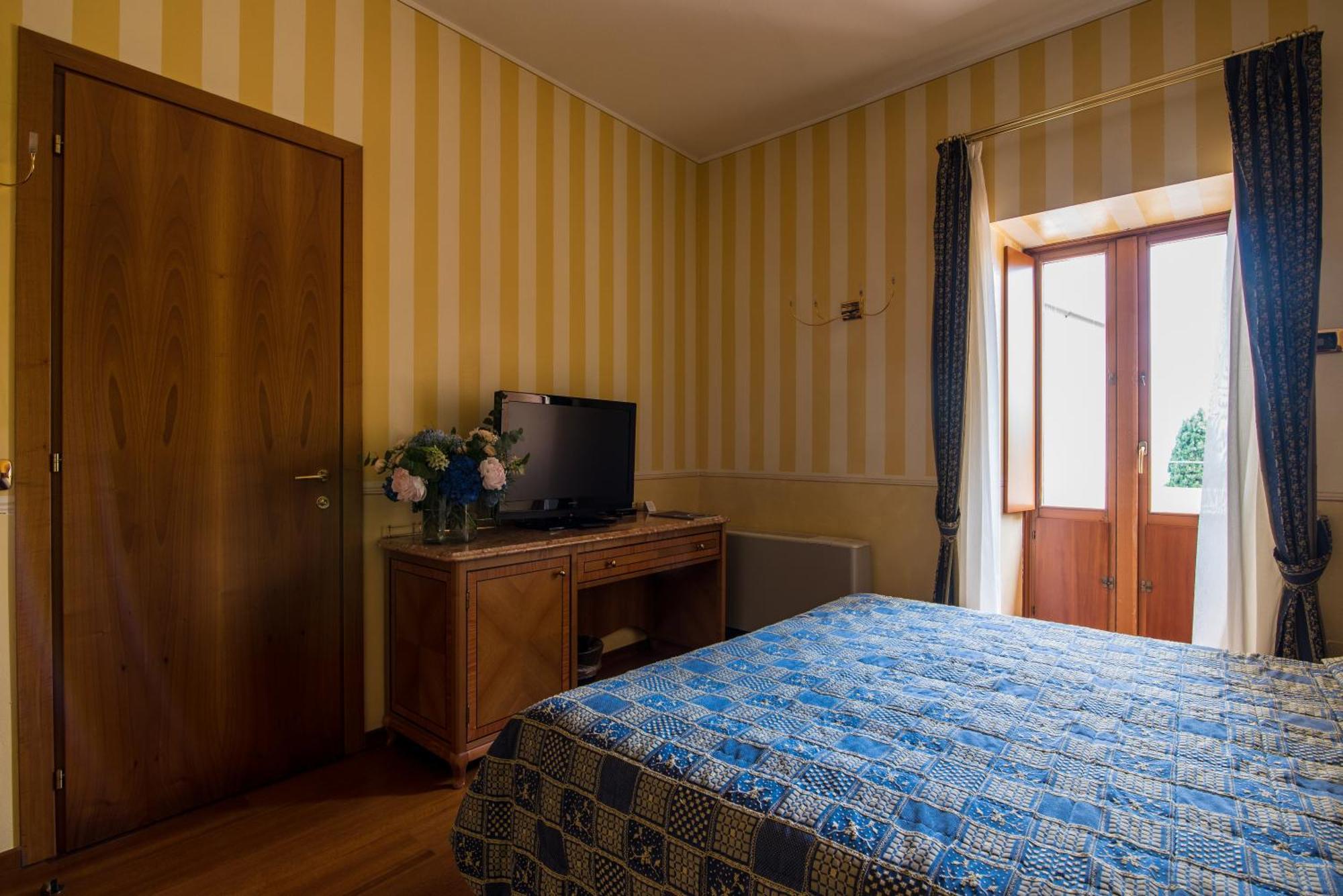 Hotel Porta Del Sole Сойано-дель-Лаго Экстерьер фото