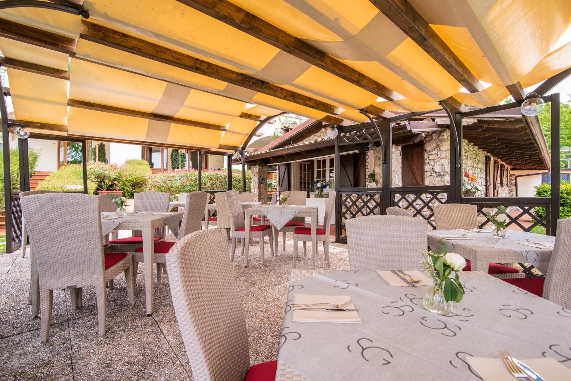 Hotel Porta Del Sole Сойано-дель-Лаго Экстерьер фото